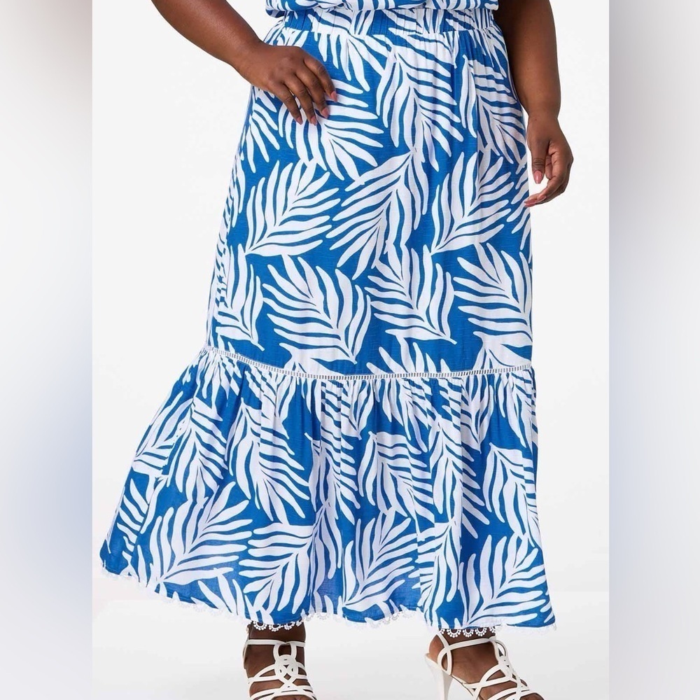 Cato Palm Skirt, women’s size large Blue and white
